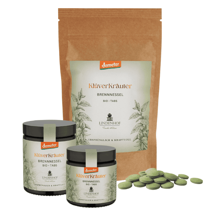 Reine Brennnessel Tabs in Demeter-Qualität, nachhaltig produziert und frei von Zusätzen, präsentiert in umweltfreundlichem Glastiegel und Nachfülltüte