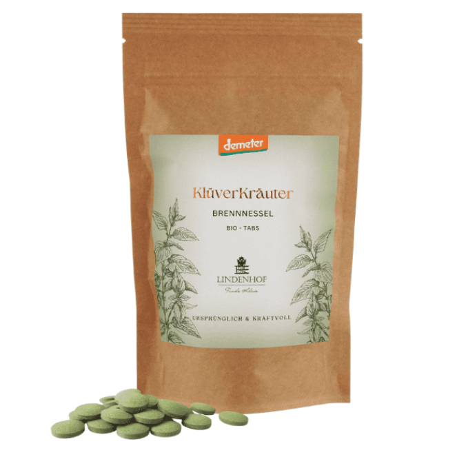 Reine Brennnessel Tabs in Demeter-Qualität, nachhaltig produziert und frei von Zusätzen, präsentiert in umweltfreundlicher Tüte.